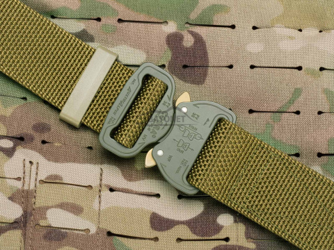 Pas średnio-sztywny COMBAT Khaki (Ciemny Coyote) o szerokości 38mm klamra Cobra® 9kN Rozmiar uniwersalny 70-120cm